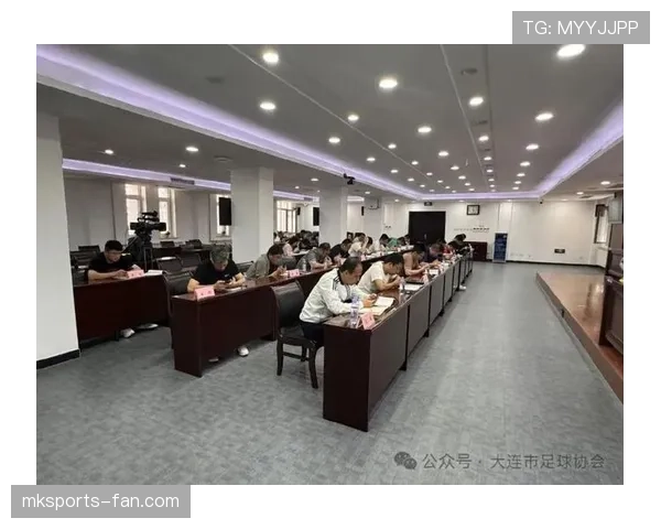 深入解析篮球比赛中裁判协商判罚流程的规则
